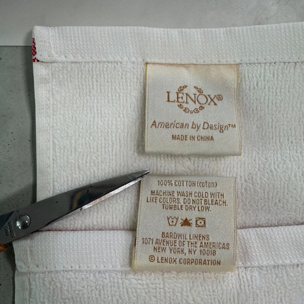 Lenox Winter Song Birds Christmas Fingertip Towels‎ Holly Pine Bough Set of 2
